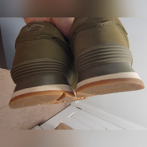 Mens new balance sneakers - Picture 3 of 8